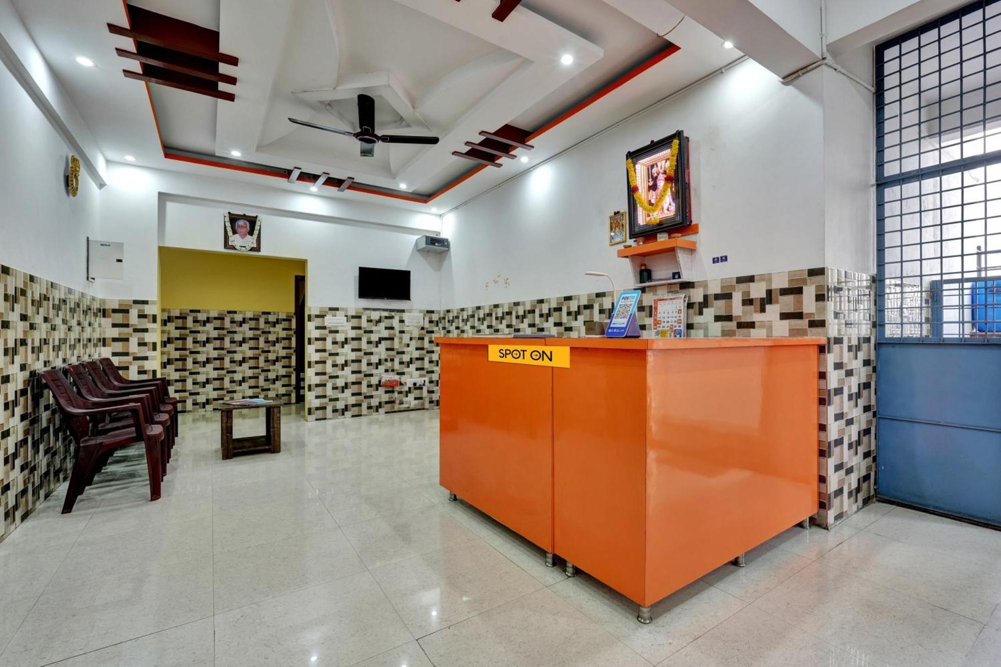 Spot On Anugraha Residency Hotel Kumbalgod Buitenkant foto