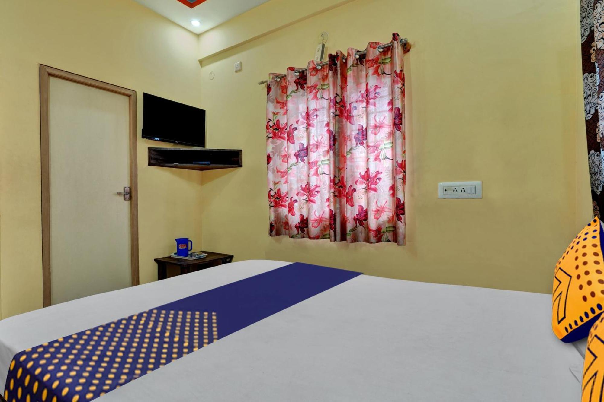 Spot On Anugraha Residency Hotel Kumbalgod Buitenkant foto