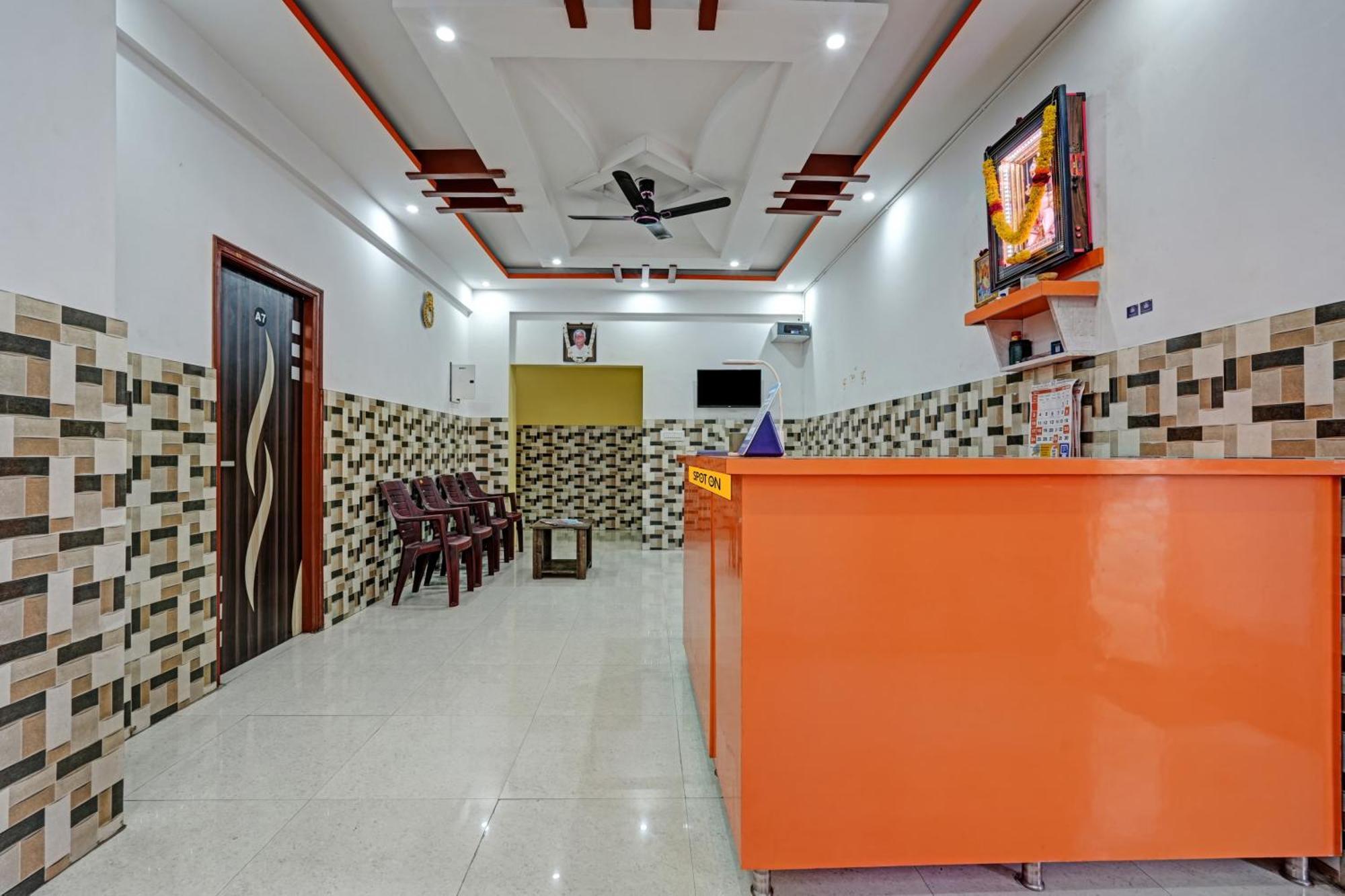 Spot On Anugraha Residency Hotel Kumbalgod Buitenkant foto